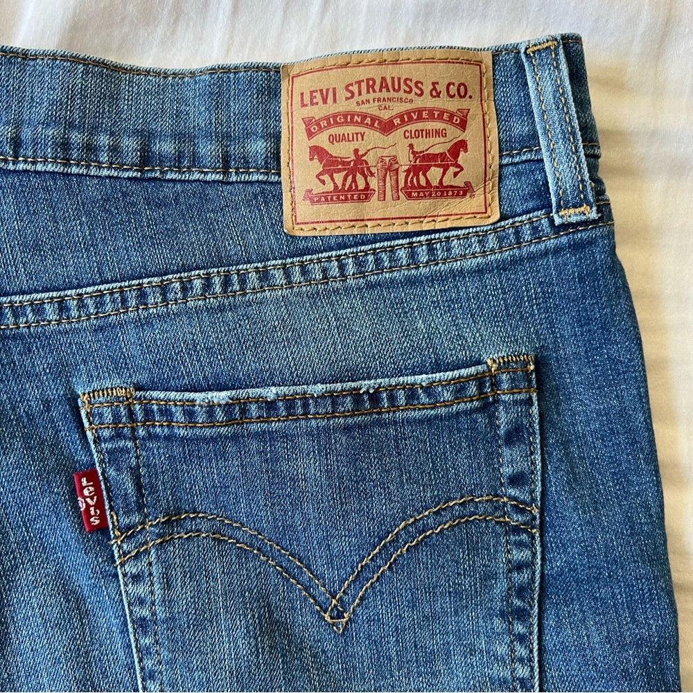 Levi's Blue Jean Shorts Distressed Cuffed Hem size 29 - Picture 3 of 7